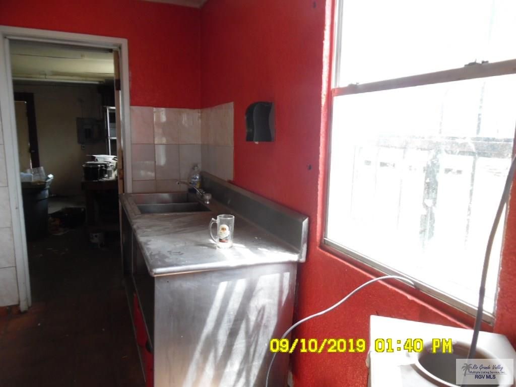 928 N 7th St, Raymondville, TX 78580